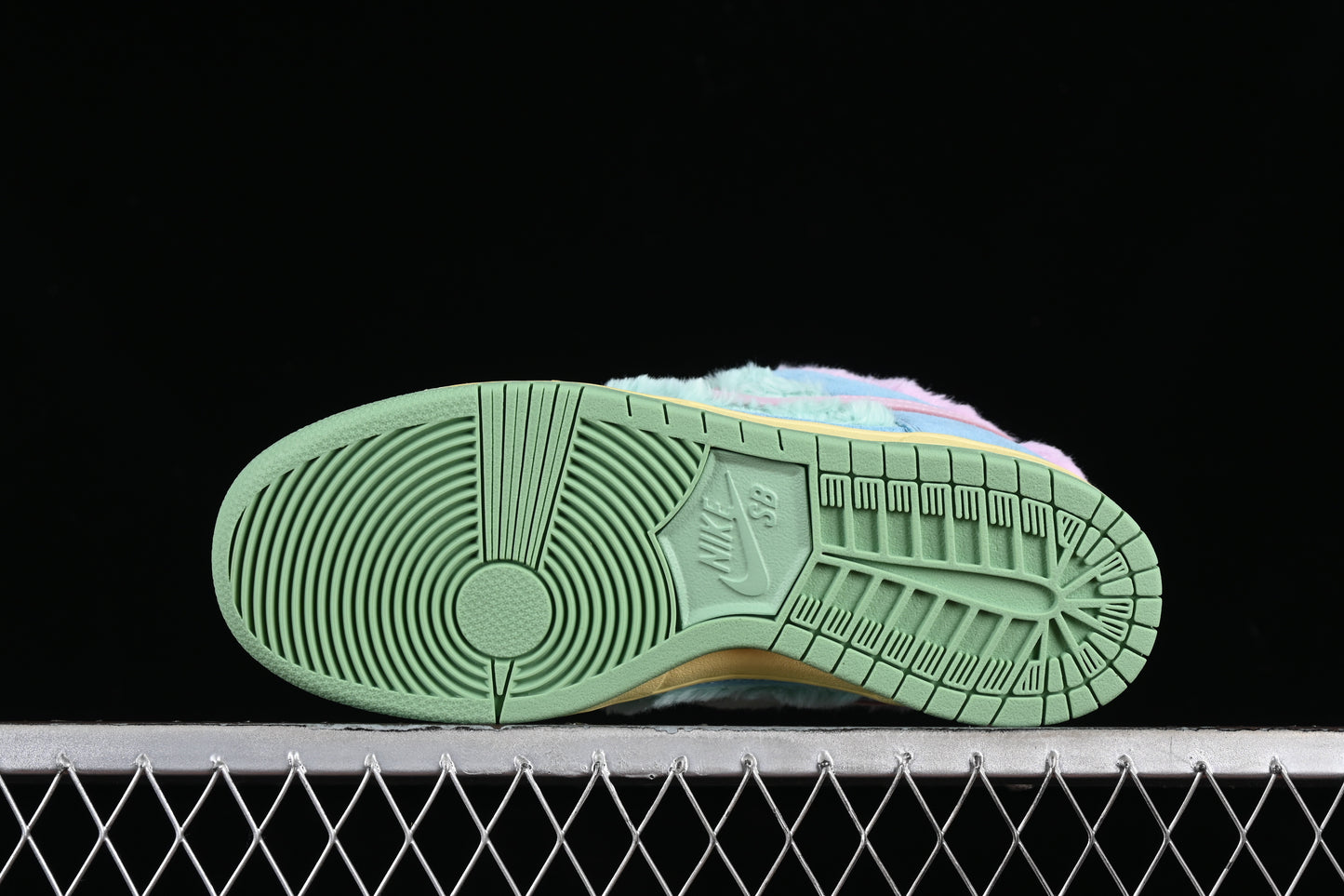 Nike x Verdy SB Dunk Low ‘Visty’