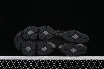 New Balance - Triple Black