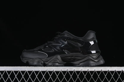 New Balance - Triple Black
